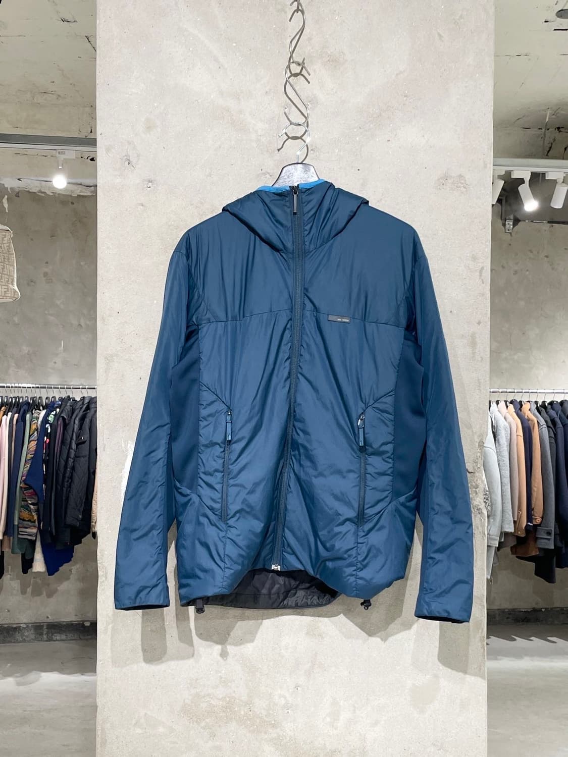 아크테릭스 블루 에이픽스 인슐레이트 나일론 후디 자켓 상품이미지1