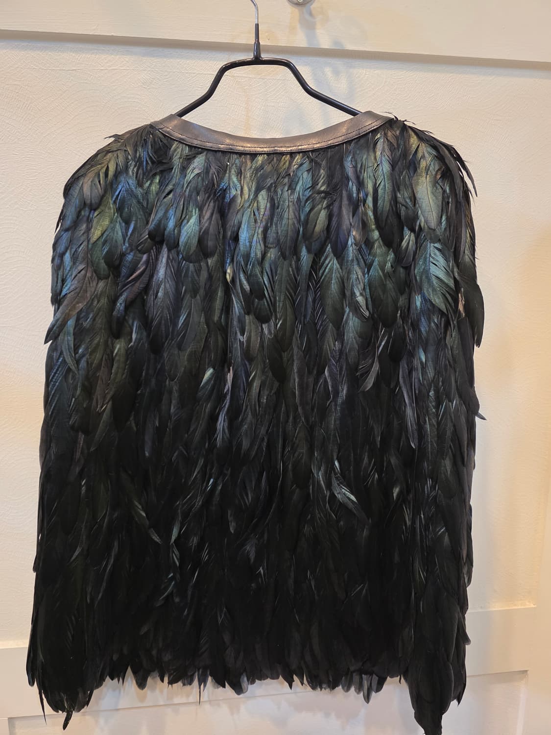 마르지엘라 블랙 깃털 장식  케이프가디건 상품이미지5