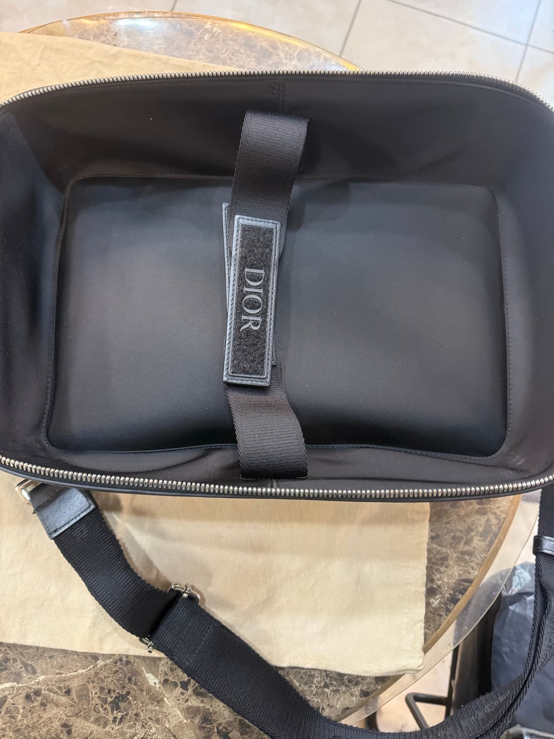 정품 디올 월드투어 슬링백 팝니다 상품이미지6