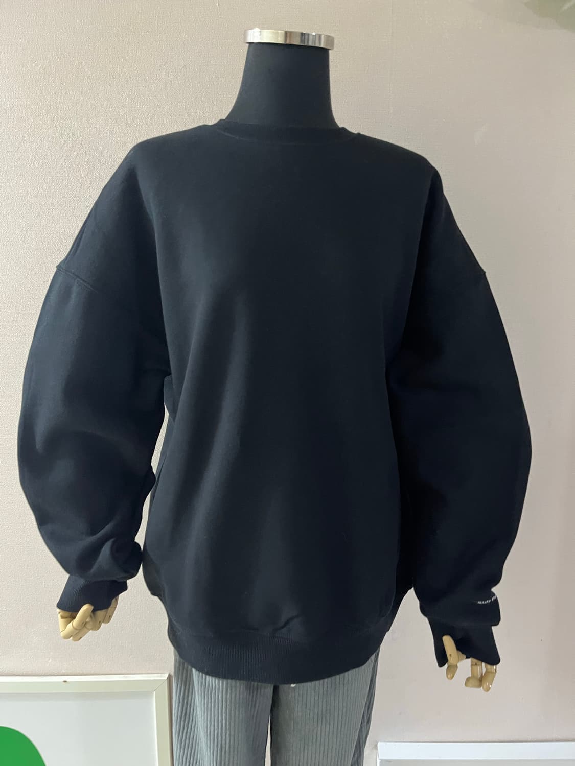 팬시클럽 블랙기모맨투맨 상품이미지9