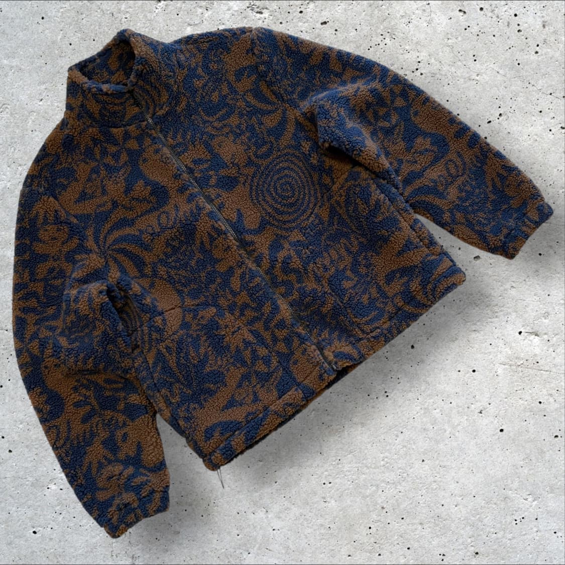 [L] 로어즈 x 켄타로 오카와라 패턴 플리스 집업 자켓 C624 상품이미지1