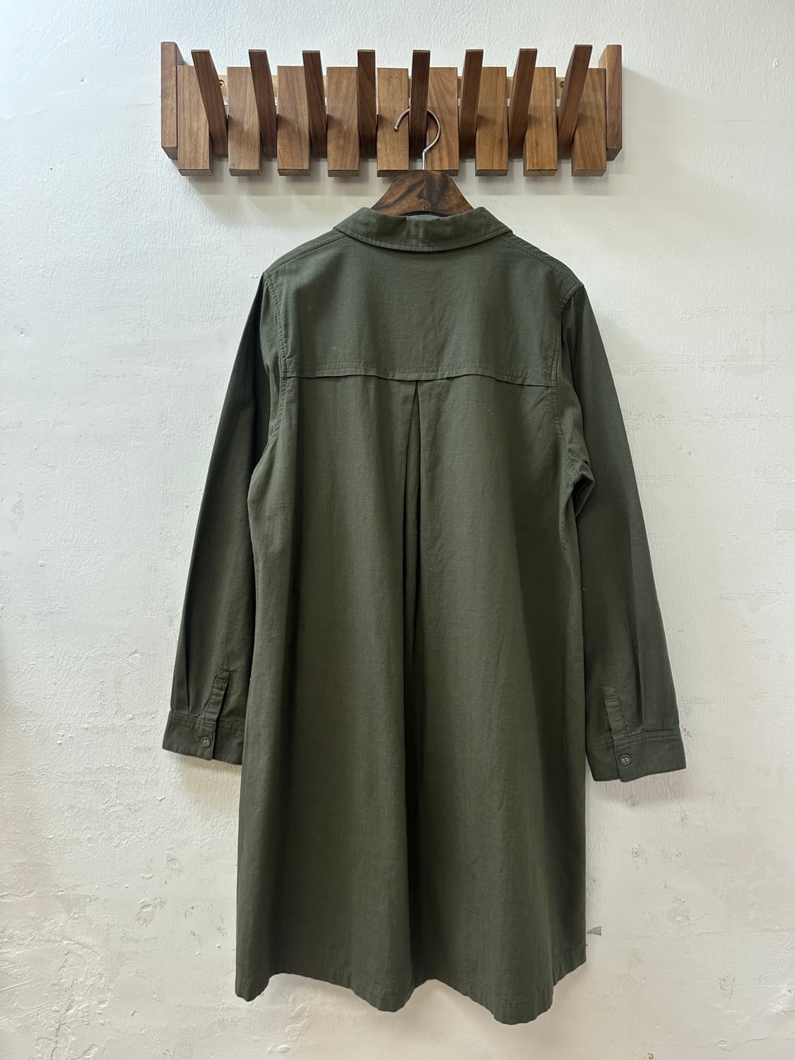 택있는새상품 일본빈티지 카키 포켓 디테일 싸개 버튼 셔츠 야상 자켓 상품이미지3