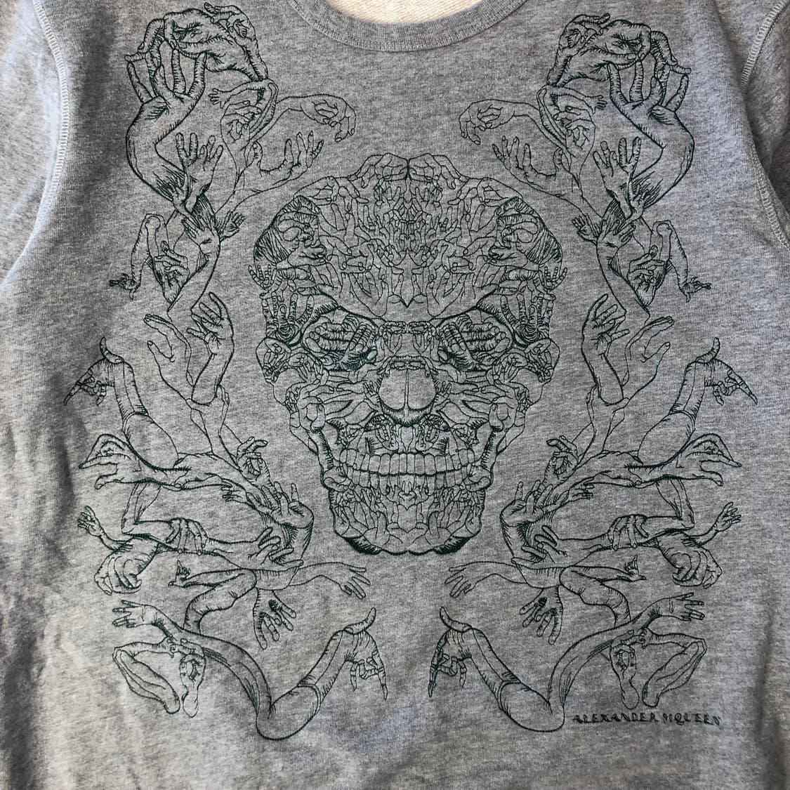 알렉산더 맥퀸 자수 맨투맨 상품이미지5