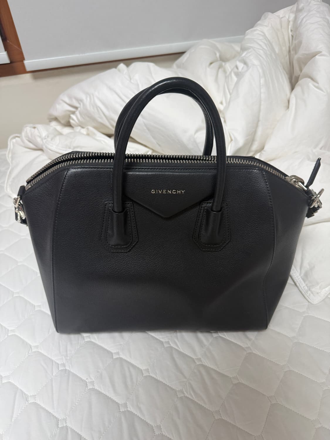 지방시 안티고나 블랙  상품이미지1