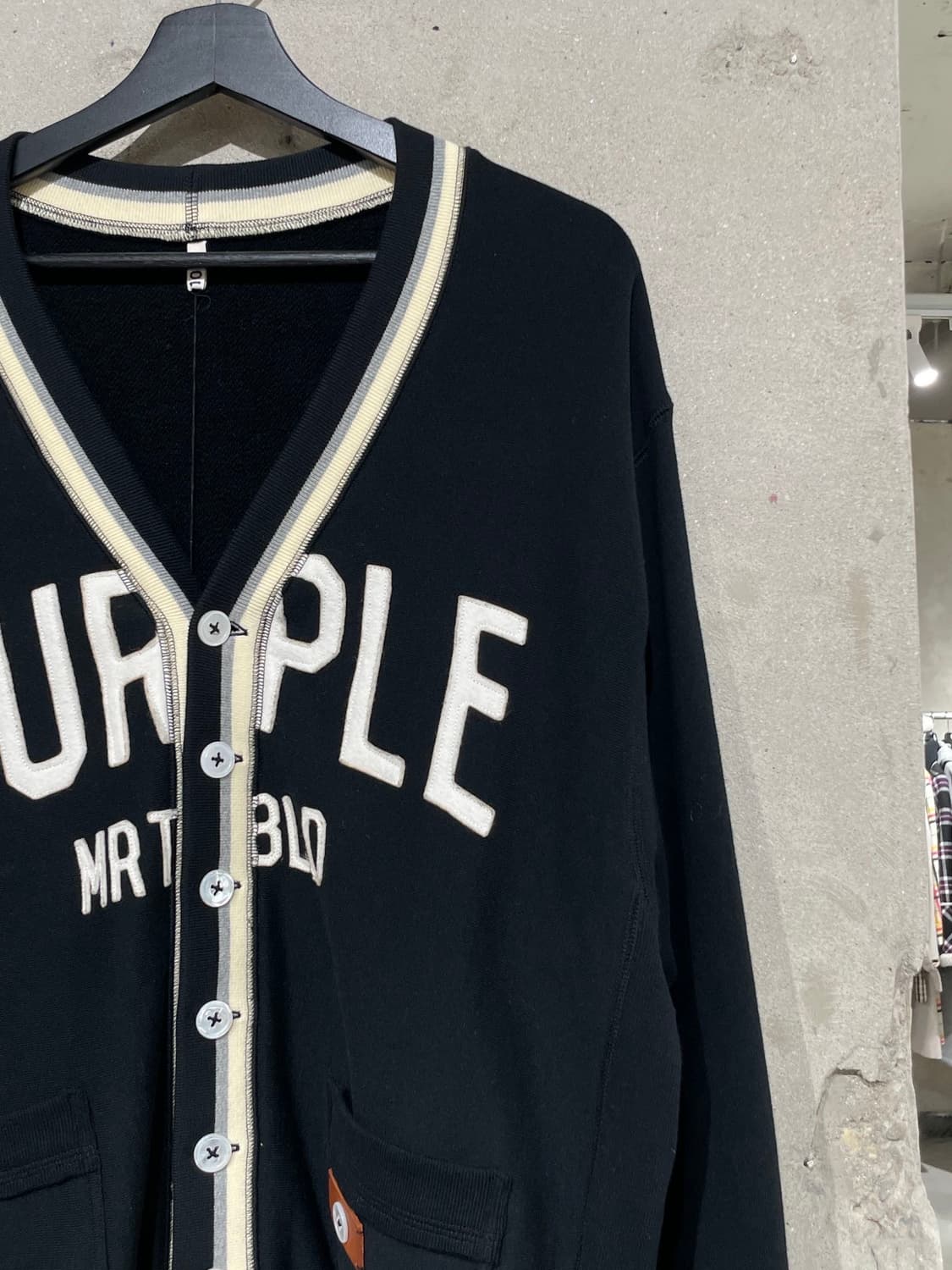 코키 24S/S 블랙 카우하이드 패치 스웻 가디건 상품이미지3