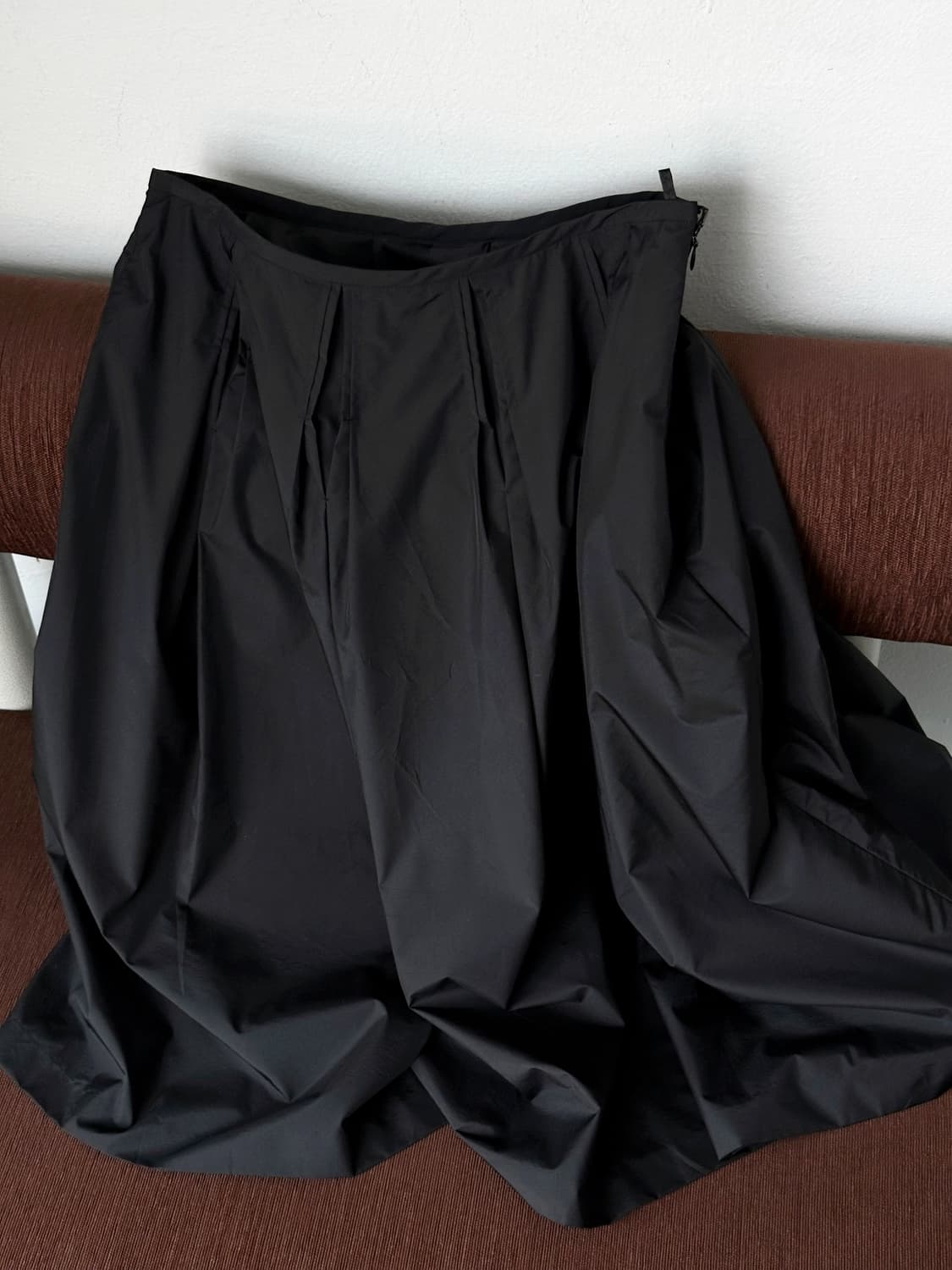 Washed fabric design tuck pleated  skirt 상품이미지1