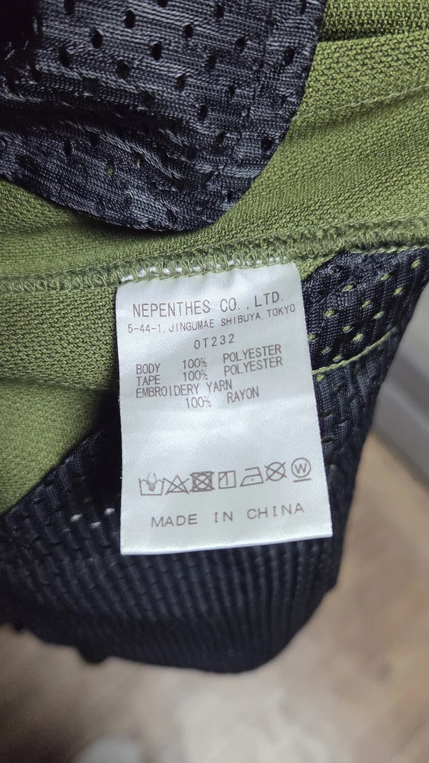 니들스 HD 트랙팬츠 올리브 s팝니다 상품이미지4