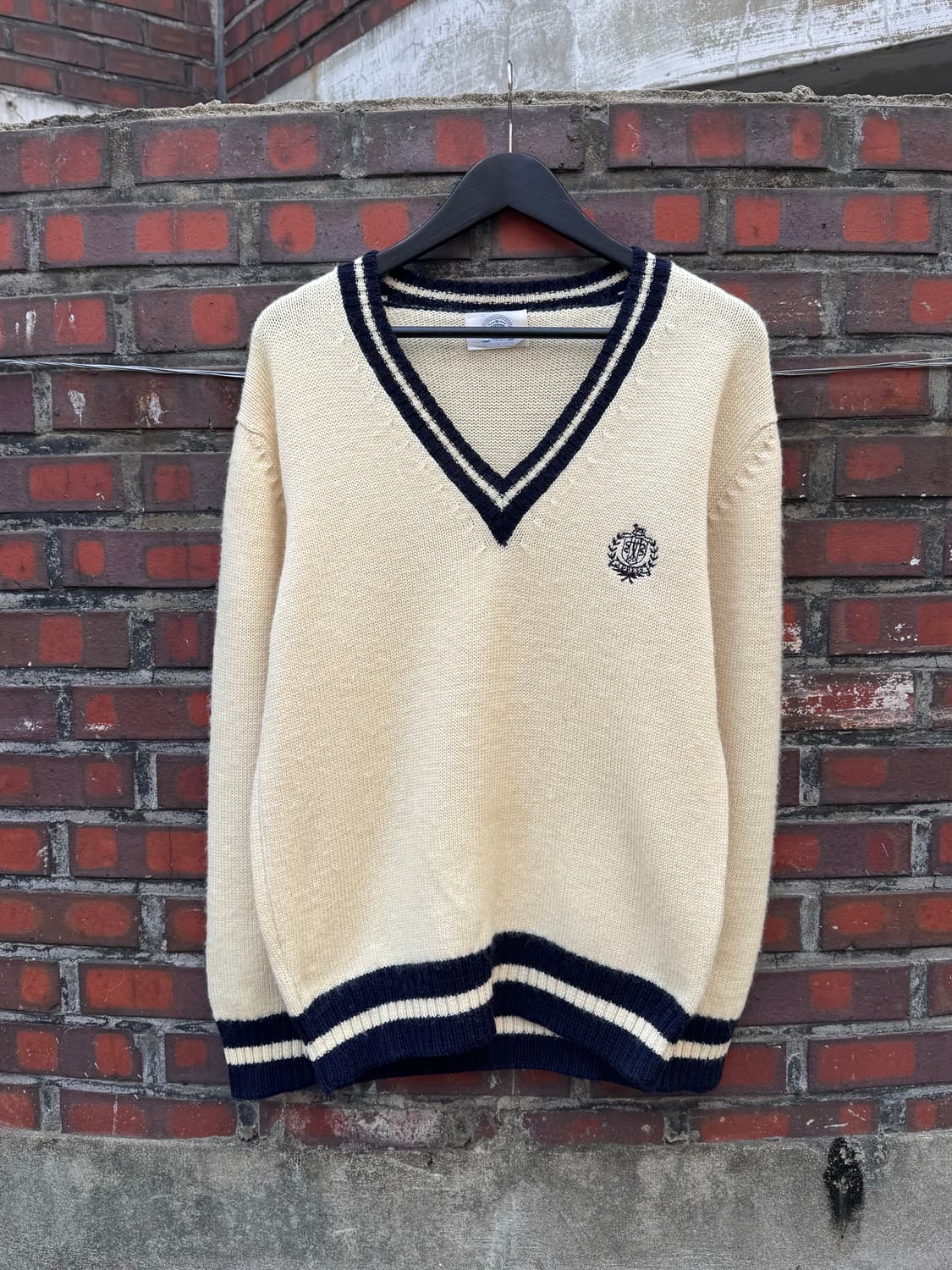 제이프레스 아이보리 브이넥 크리켓 니트 상품이미지1