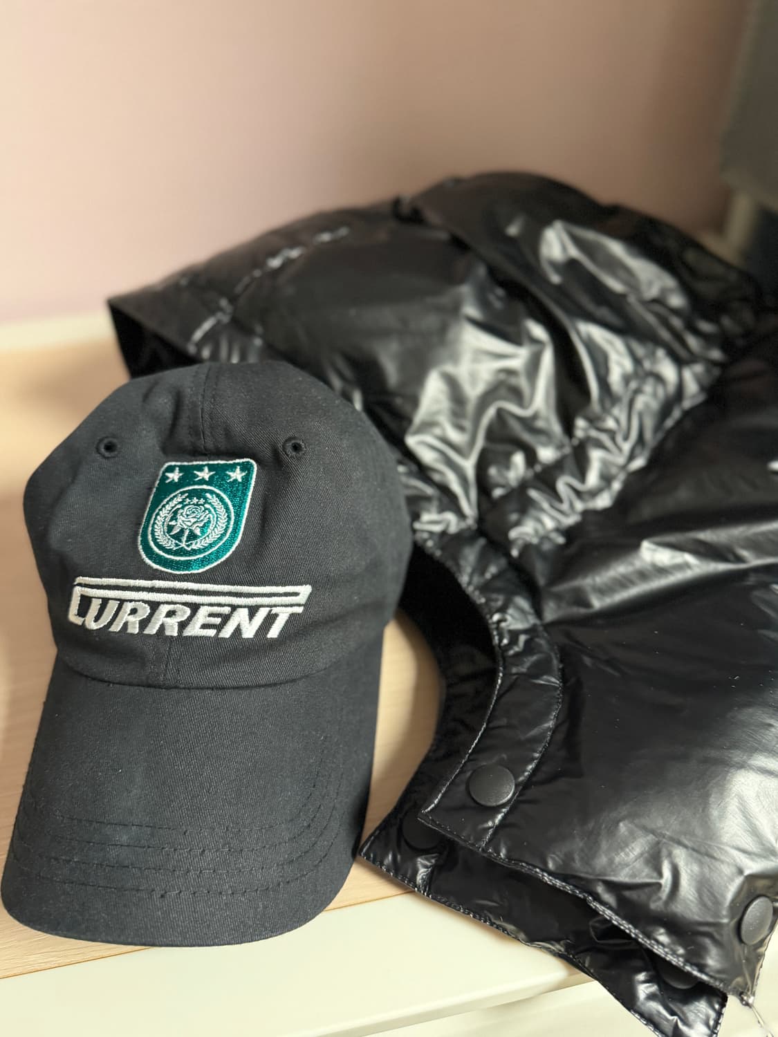 커렌트 후드 숏패딩 블랙 //캡모자 증정 상품이미지4