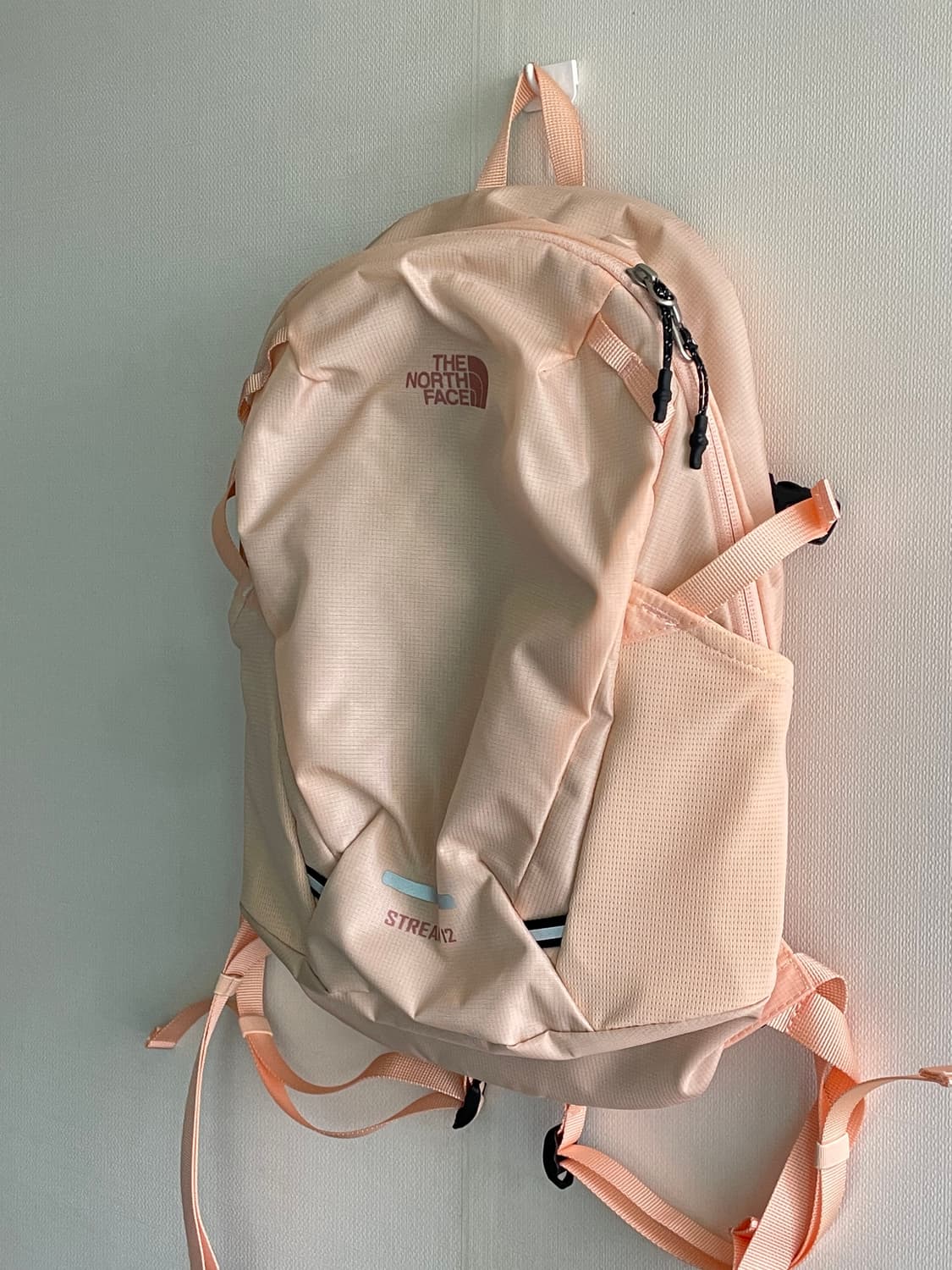The North Face Stream 12L backpack 상품이미지1