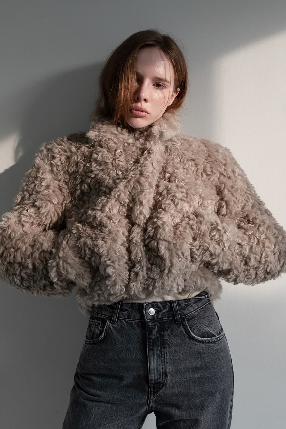 더오유 베이스 핏 퍼 자켓 다크 베이지 상품이미지1