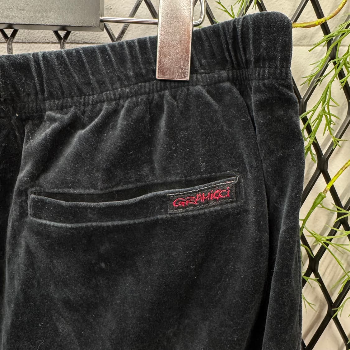 2017F/W 그라미치 코듀로이 테이퍼드 팬츠 후면 로고 포인트 블랙 상품이미지6