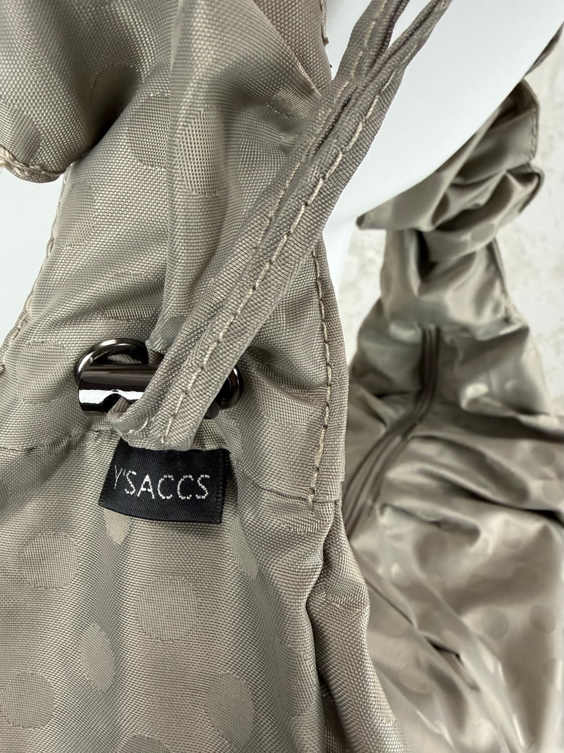 Y’SACCS by 요지 야마모토 폴카 도트 셔링 숄더 백 상품이미지4