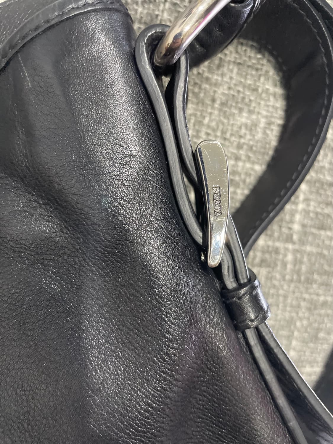 프라다 빈티지 소프트 송아지 가죽 크로스백 정품 상품이미지5