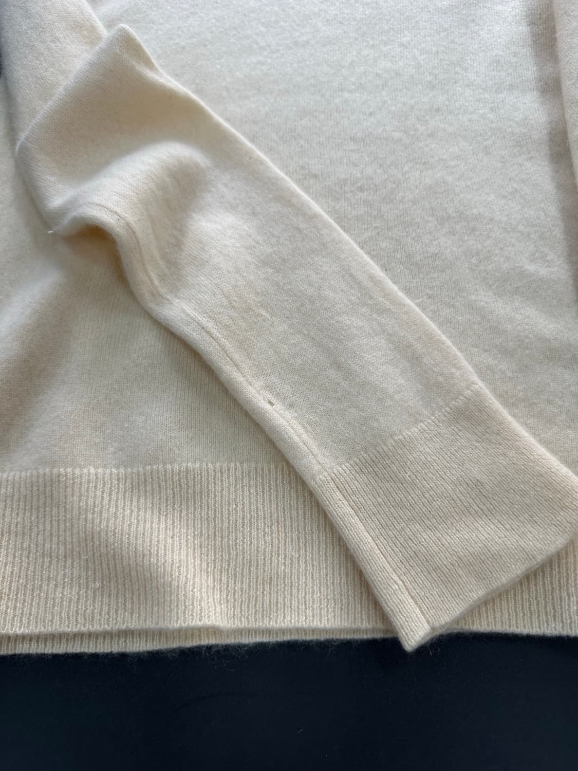 베이프 사루 자수 울 헤어리 니트스웨터 상품이미지5