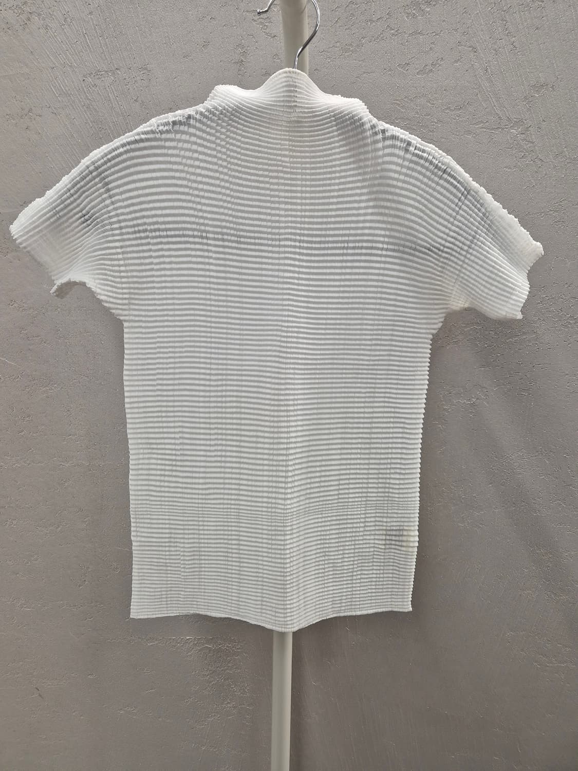 이세이 미야케 플리츠 반팔 화이트 M 상품이미지5
