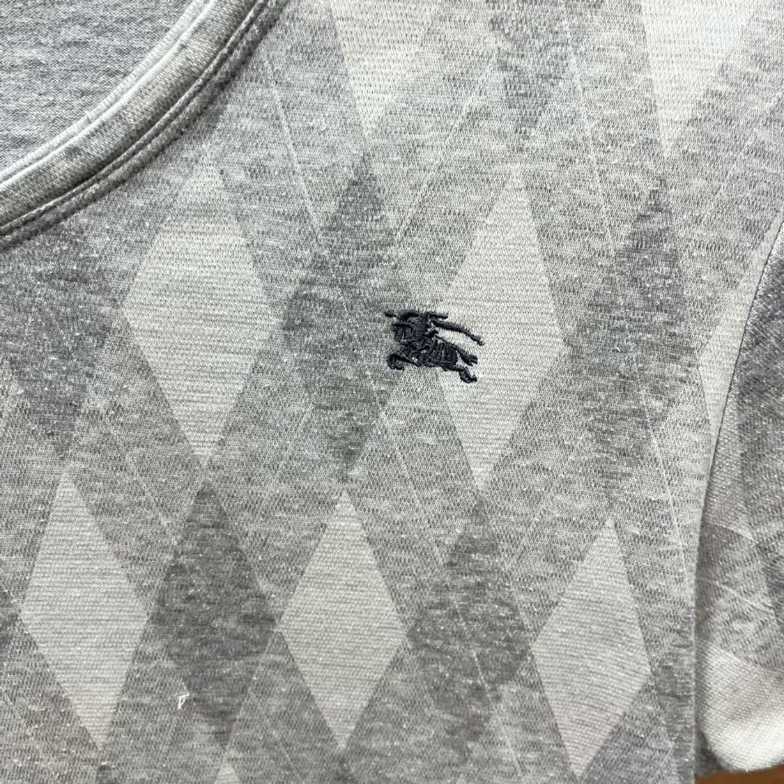 버버리 블랙라벨 반팔 티셔츠 아가일 패턴 로고 자수 브이넥 디테일 그레이 상품이미지6