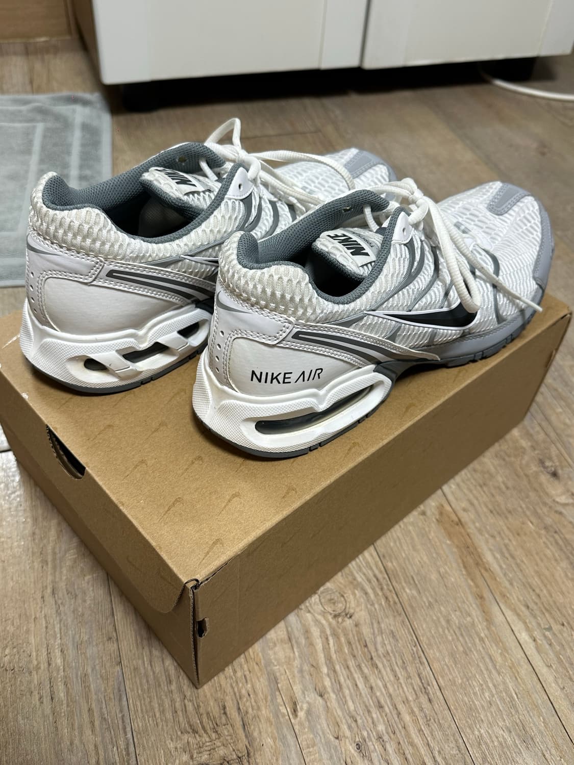 나이키 에어맥스 토치 4 화이트 울프 그레이 280 상품이미지5