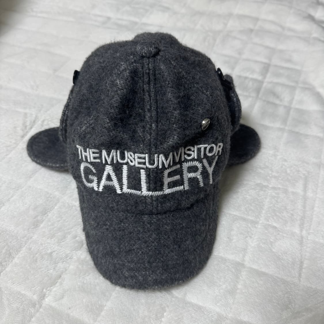 더뮤지엄비지터 트루퍼 햇_다크 그레이 상품이미지1
