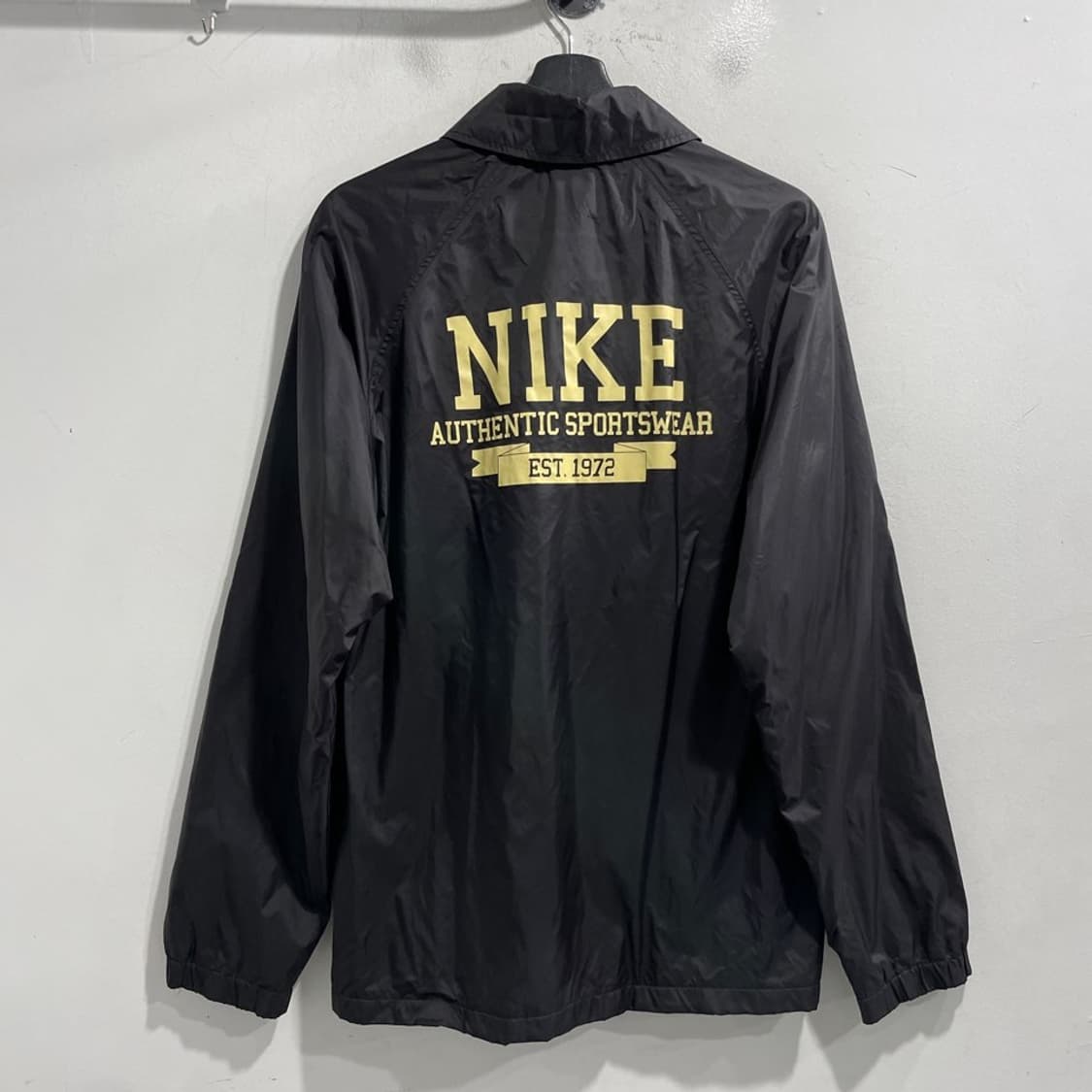 나이키 백프린팅 바람막이 상품이미지3