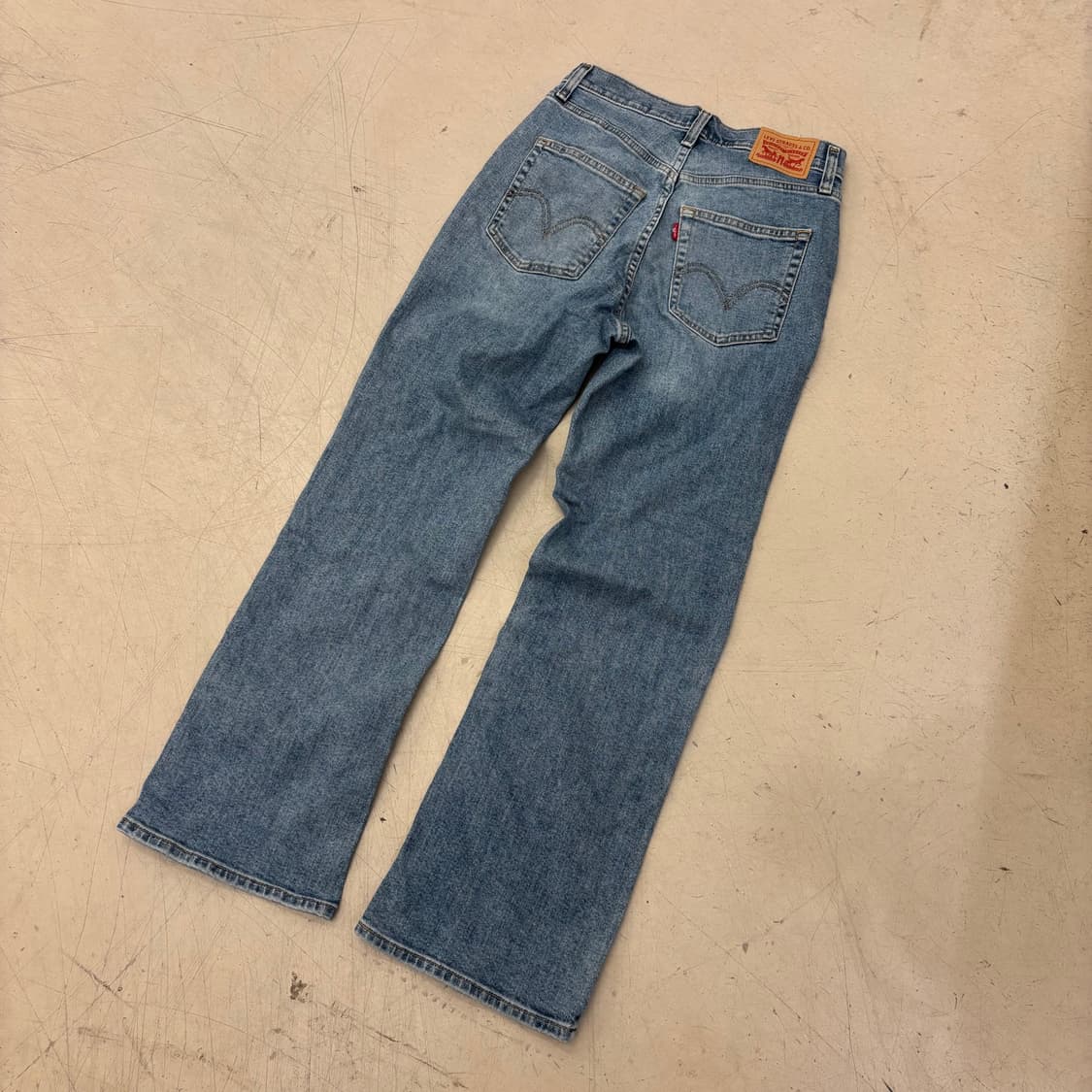 리바이스 하이웨스트 플레어 데님 팬츠 상품이미지1