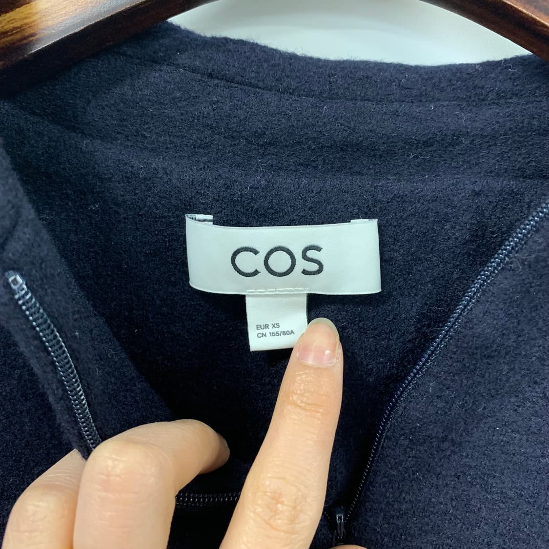 Cos 코스 네이비 니트 집업 상품이미지5