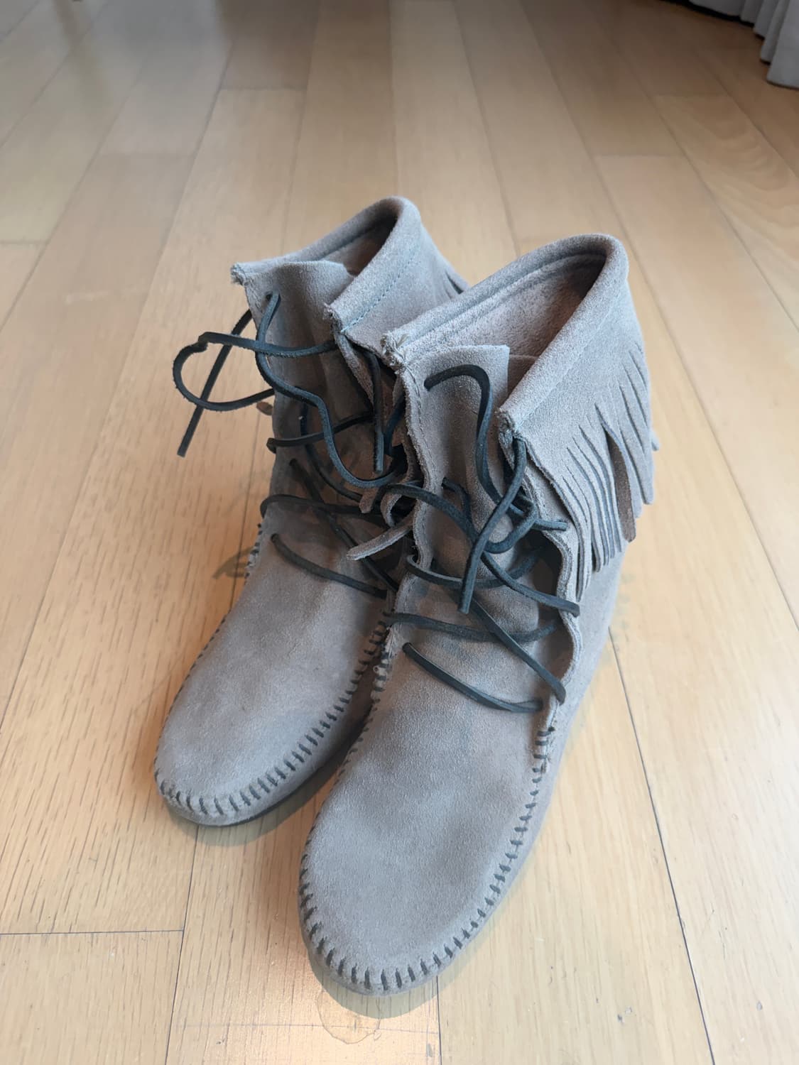 미네통카 레이스업 7사이즈 상품이미지1