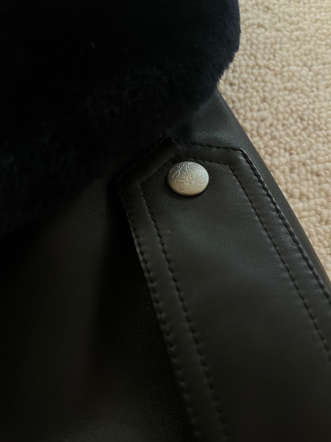 LOEWE AVIATOR REAL FUR A2 LEATHER JACKET 상품이미지5