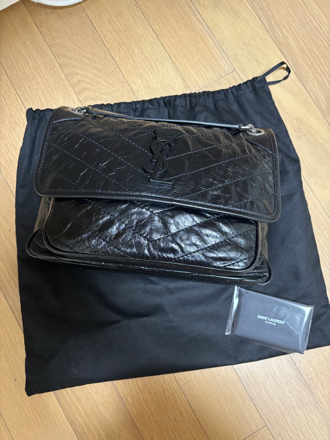 생로랑 니키백 미듐 블랙 상품이미지1