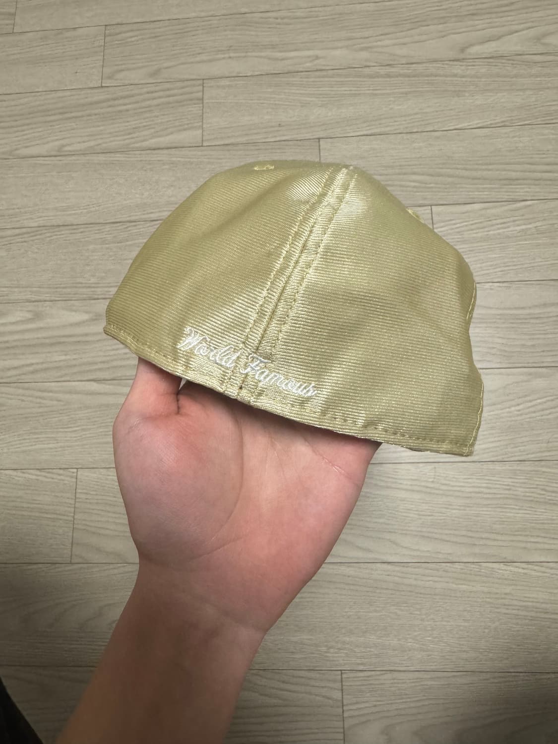 슈프림 뉴에라 골드컬러 7 3/8사이즈  상품이미지2