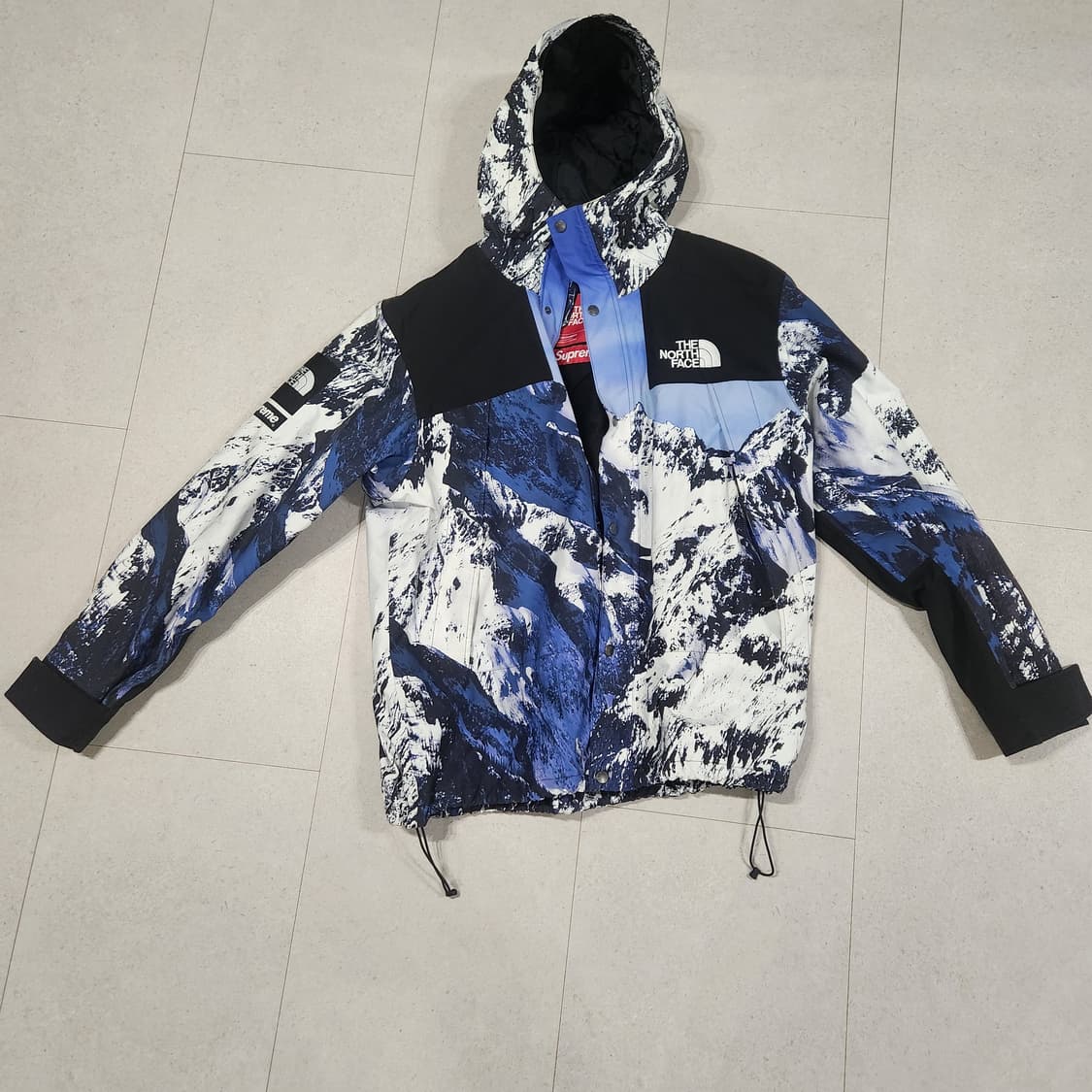 슈프림 x 노스페이스 마운틴 파카 블루 화이트 - 17FW 상품이미지1