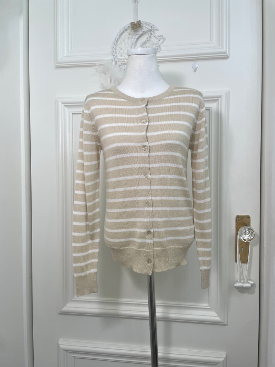 IMAGE beige white stripe basic cardigan 상품이미지1
