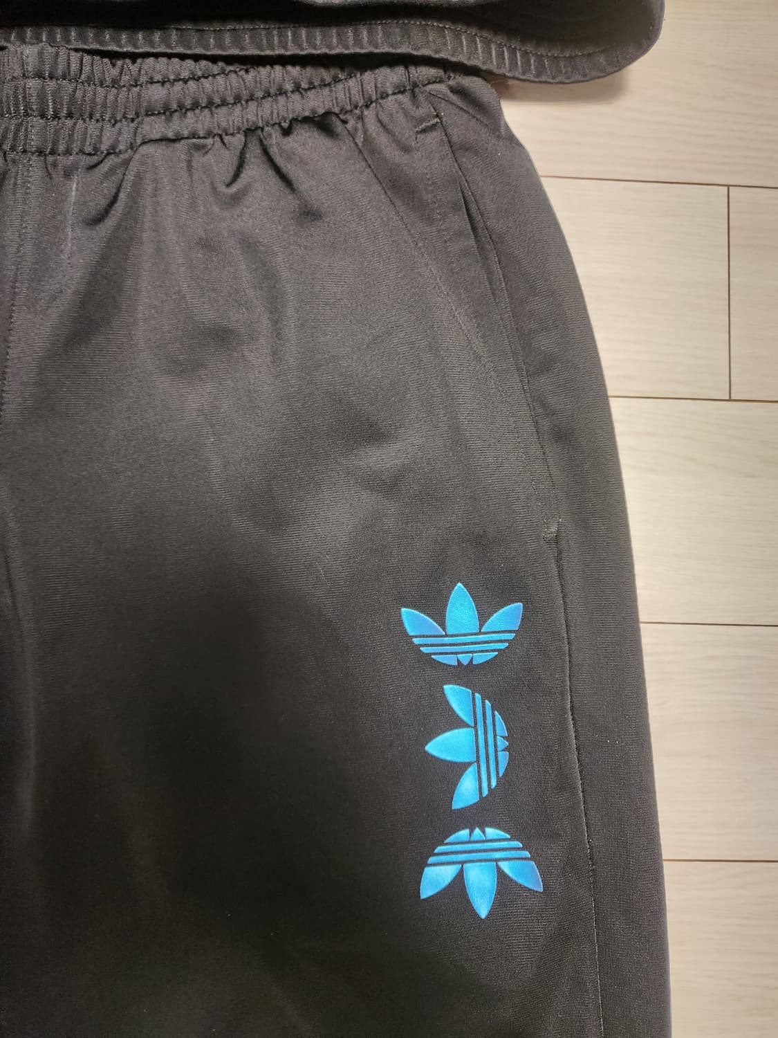 아디다스 제노 트랙탑 팬츠 트레이닝복 세트

여러 중고사이트에도 같이 판 상품이미지5