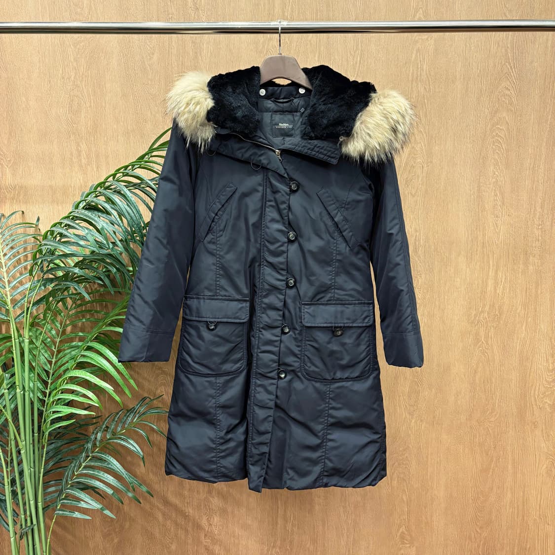 막스마라 위켄드 다운 롱 패딩 코트 퍼 후드 블랙 퍼 라이닝 디테일 블랙 상품이미지1