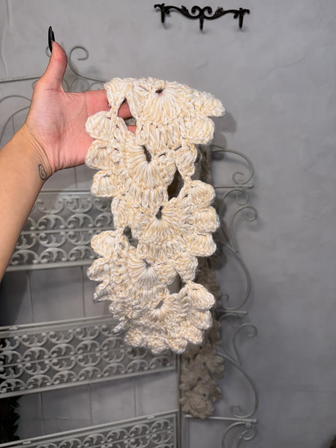 Ivory beige crochet flower knit muffler 상품이미지3