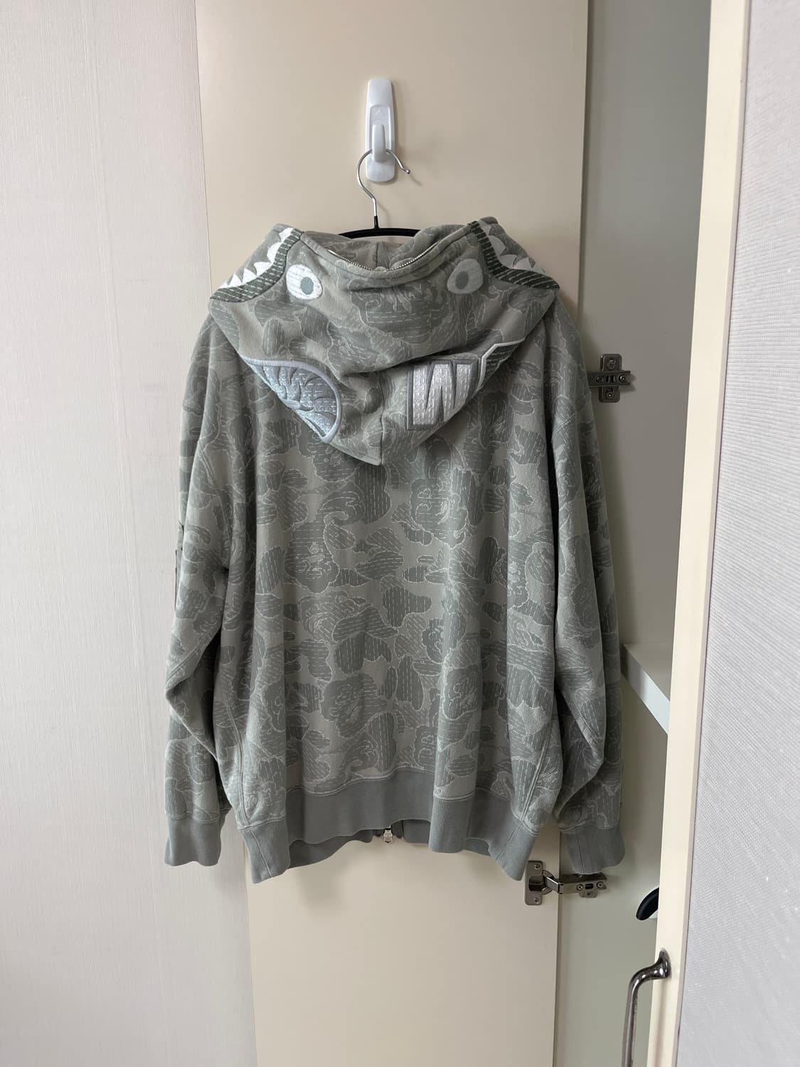 베이프 알파인더스트리 샤크 후드집업 상품이미지2