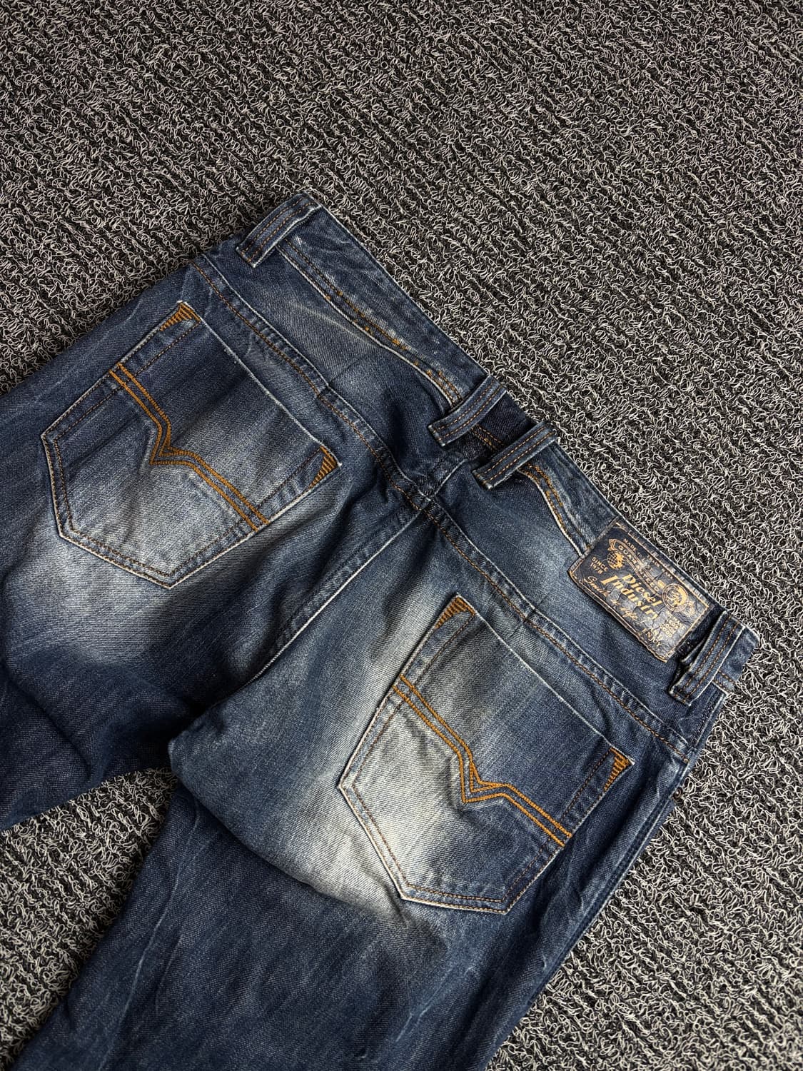 디젤 사파두 아카이브 데저트 워싱 레귤러 데님 팬츠 2950 상품이미지5