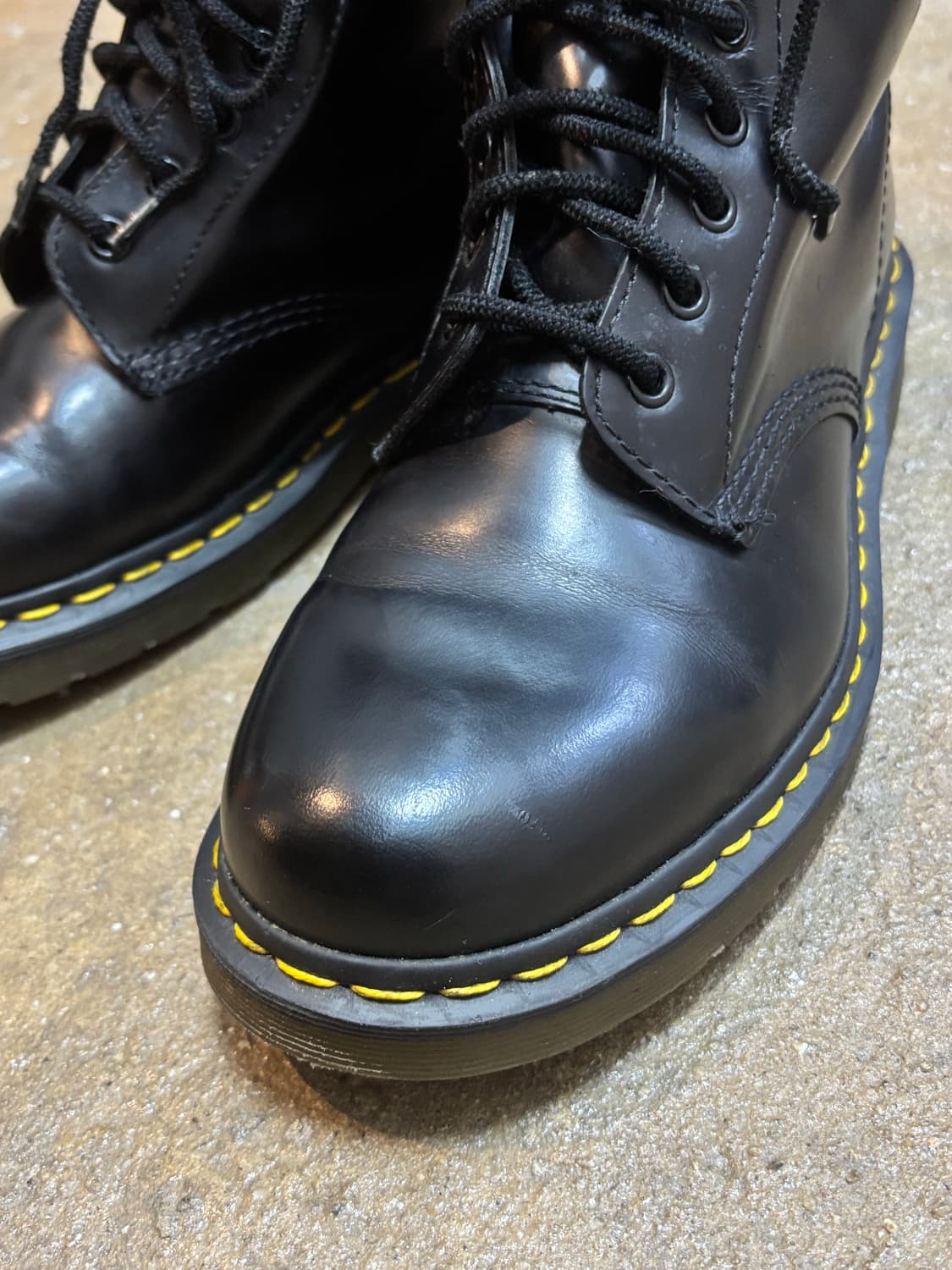 닥터 마틴 1490 스무스 블랙 10홀 상품이미지10
