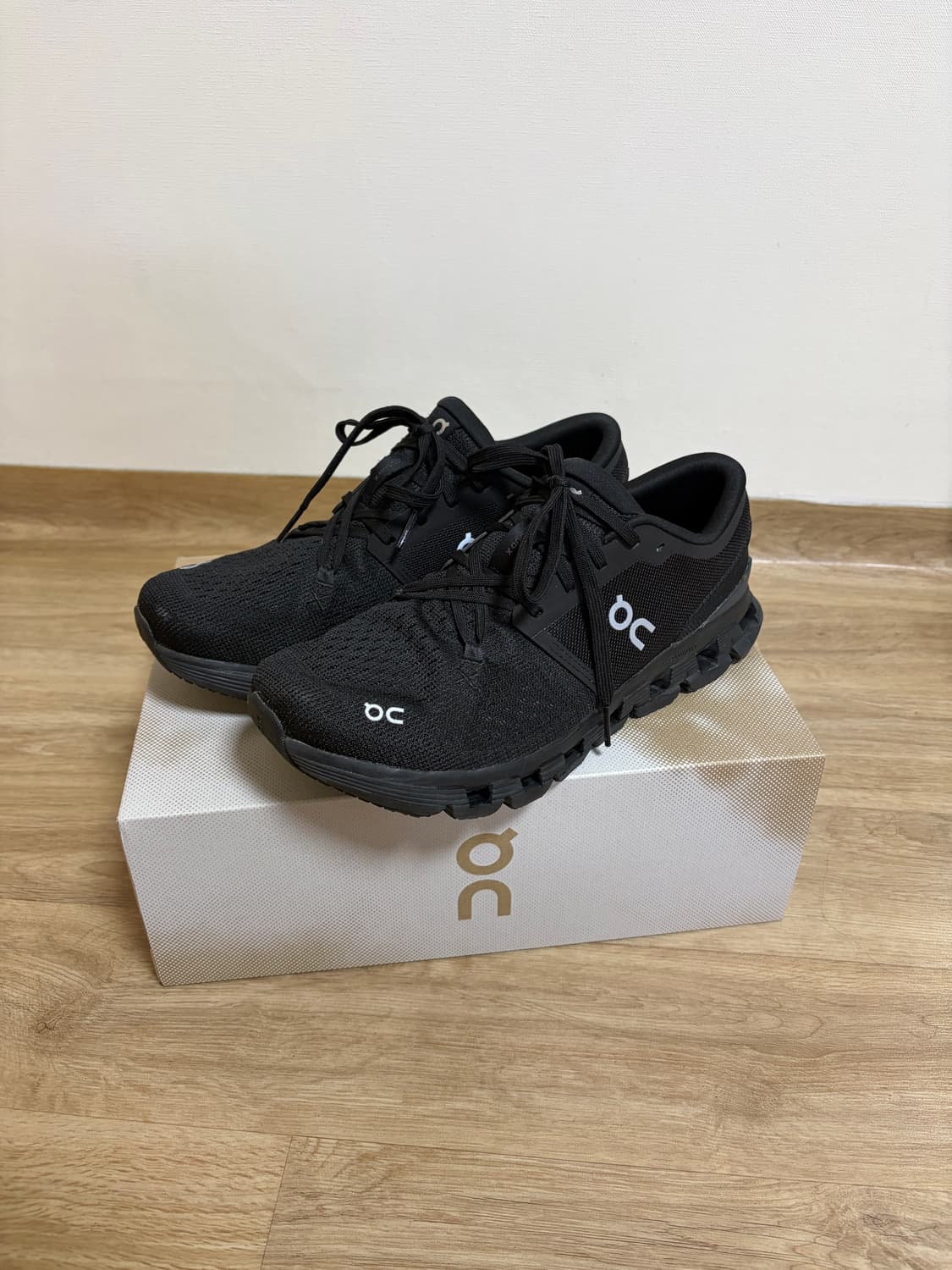 [270]온러닝 클라우드x4 블랙 상품이미지1