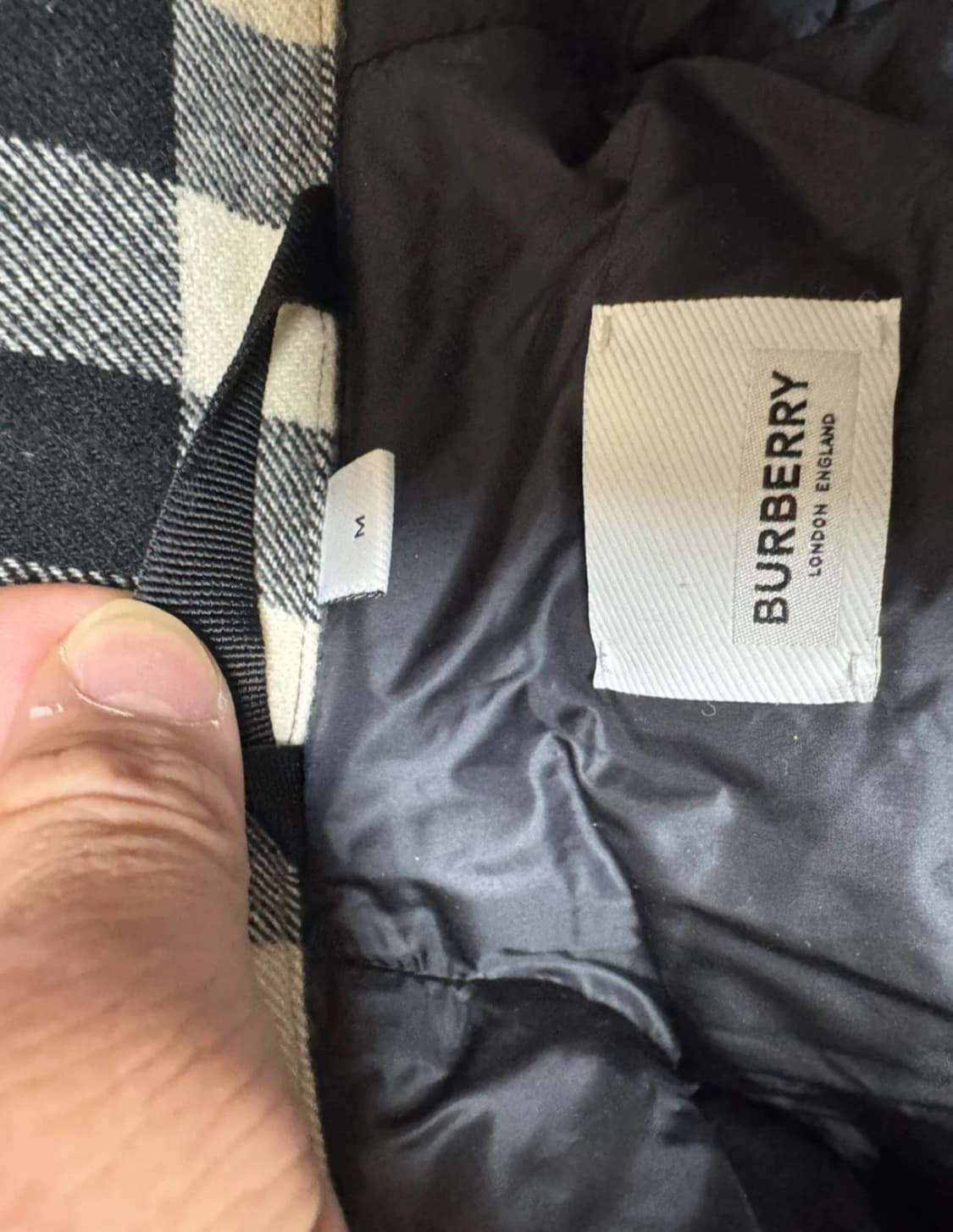 버버리 블랙 로고 롱패딩 상품이미지5