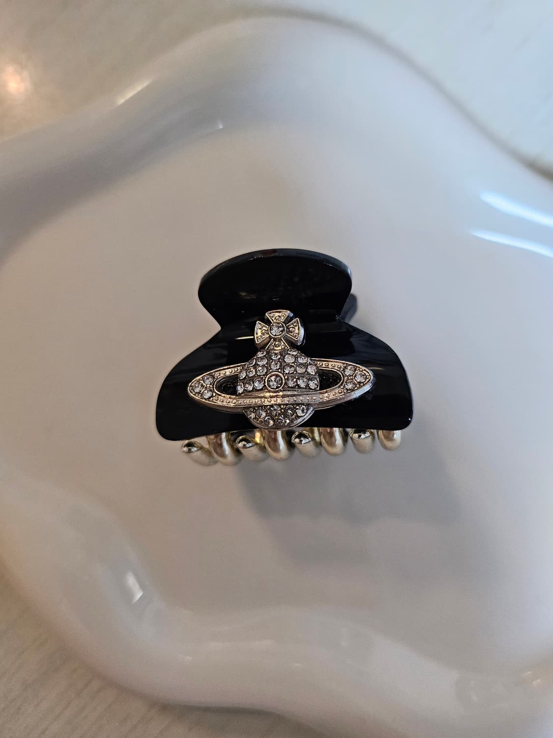 비비안웨스트우드 업사이클링 집게핀 블랙 상품이미지1