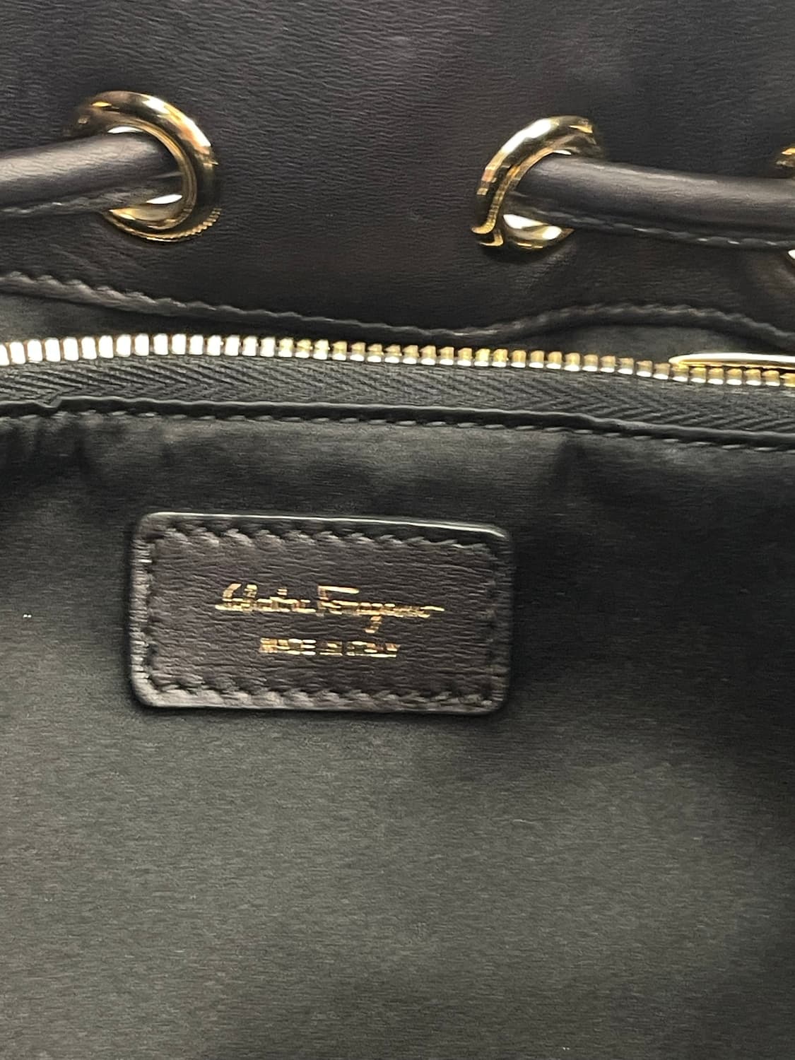 페라가모 가죽 버킷백 한국명품감정서 동봉 상품이미지6