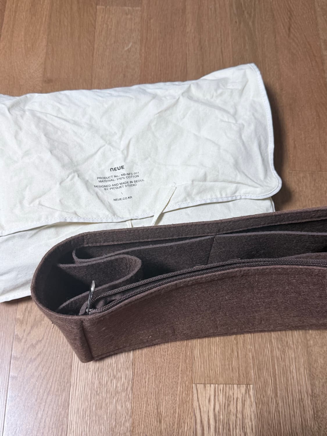 노이에 블랙 레더 보스턴백 M 상품이미지4