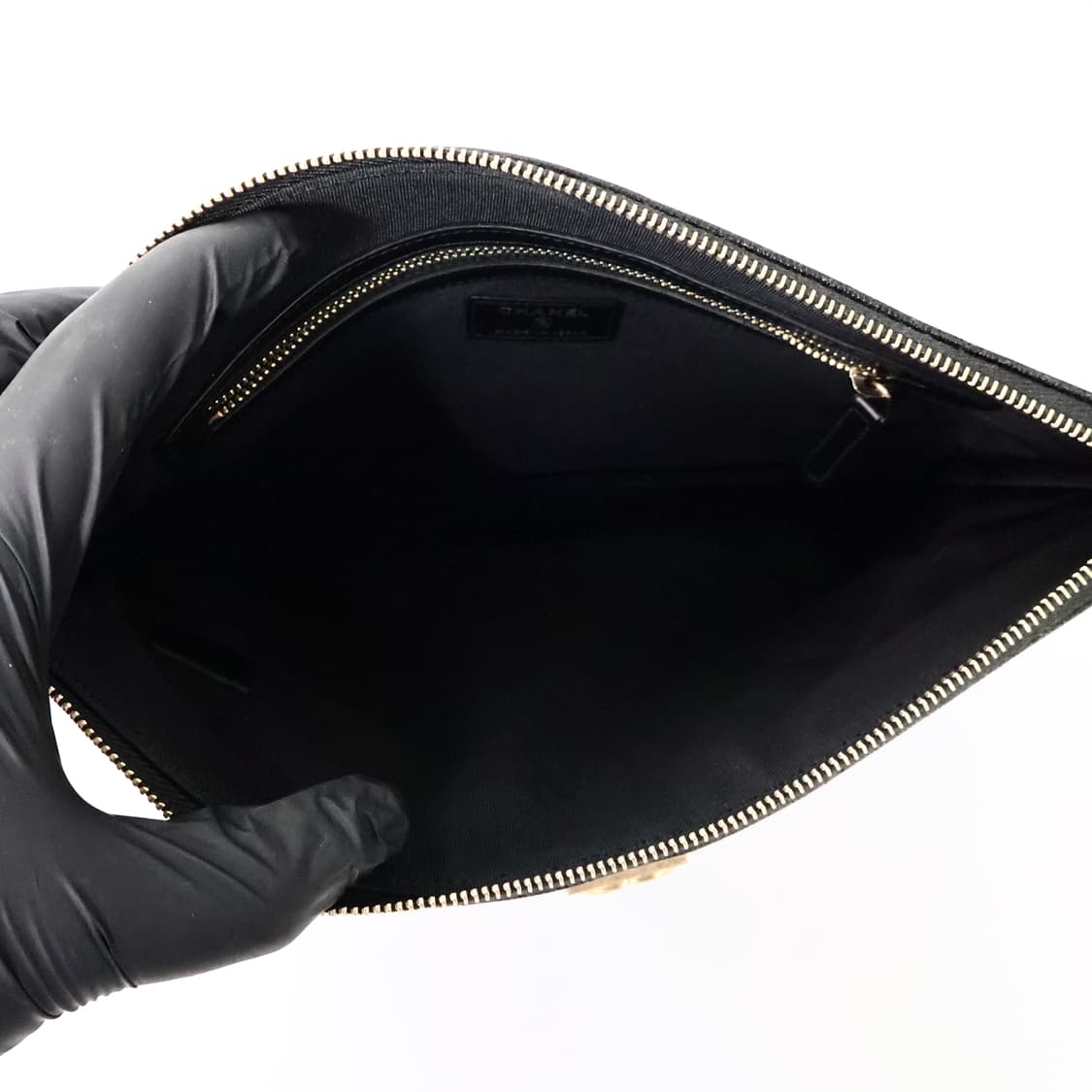 샤넬 보이 캐비어 금장 블랙 클러치백 미디움 27번대 상품이미지7