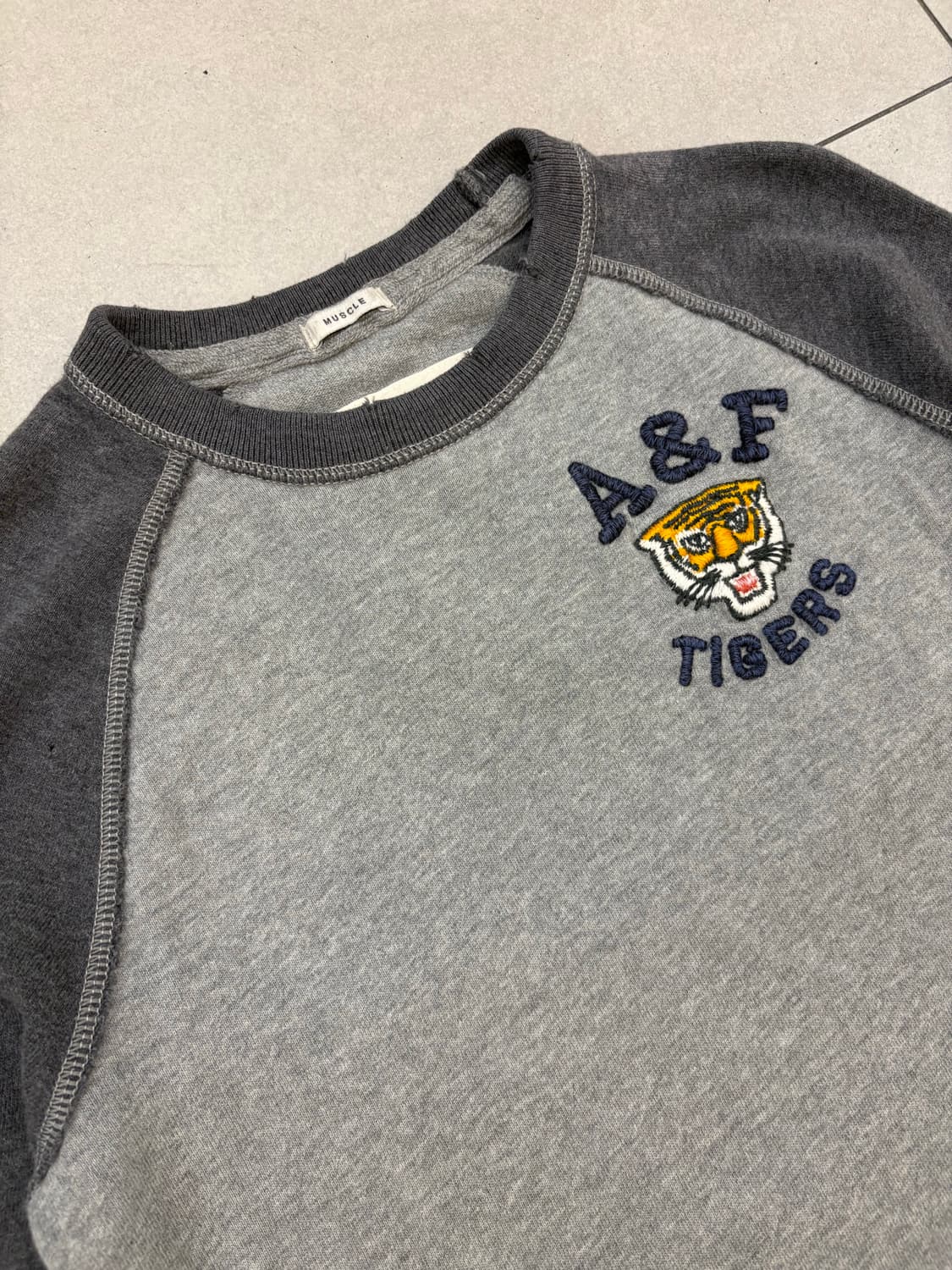 아베크롬비 7부 롱슬리브 타이거 로고 상품이미지4