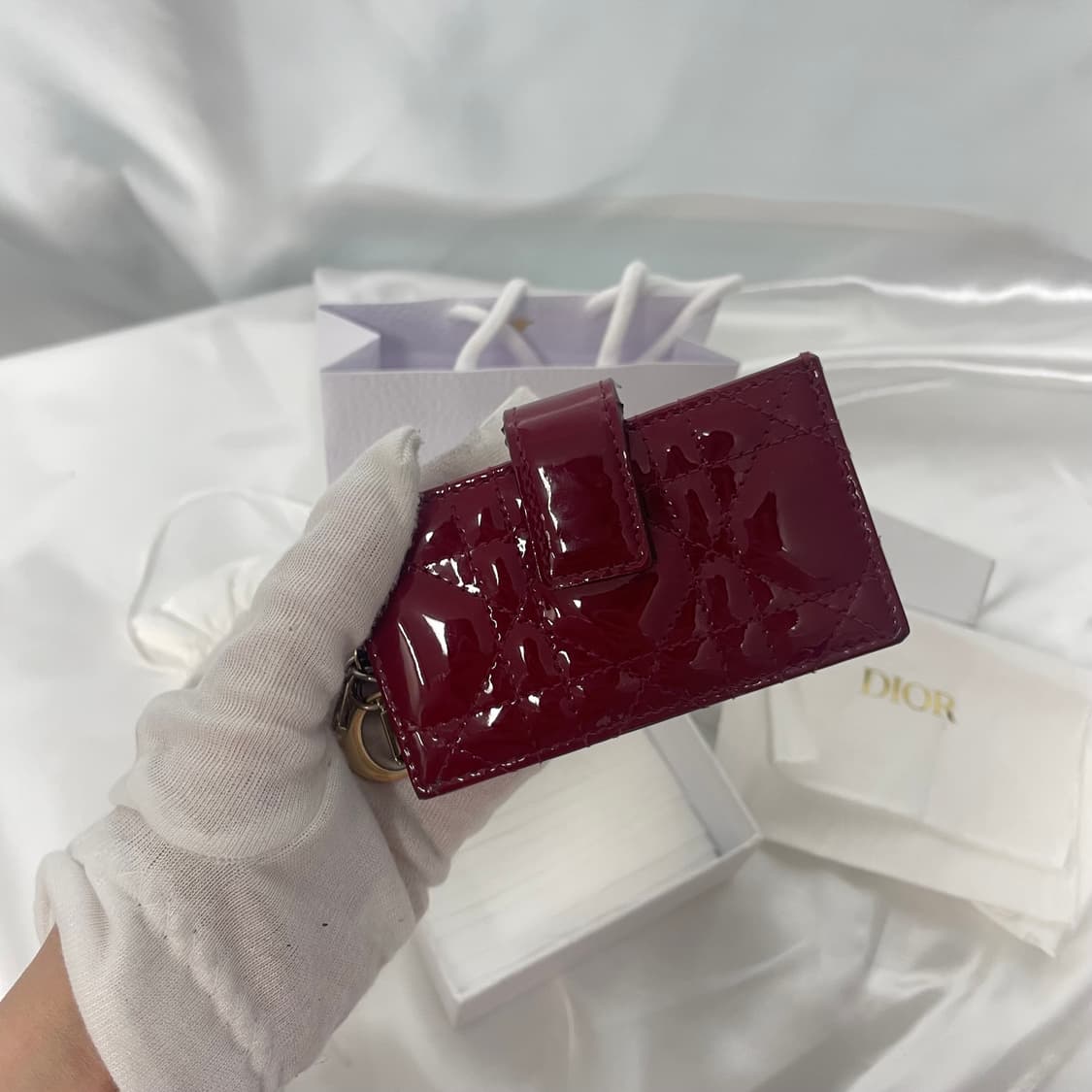 디올 레이디 유광 페이던트 버건디 카드지갑 상품이미지3