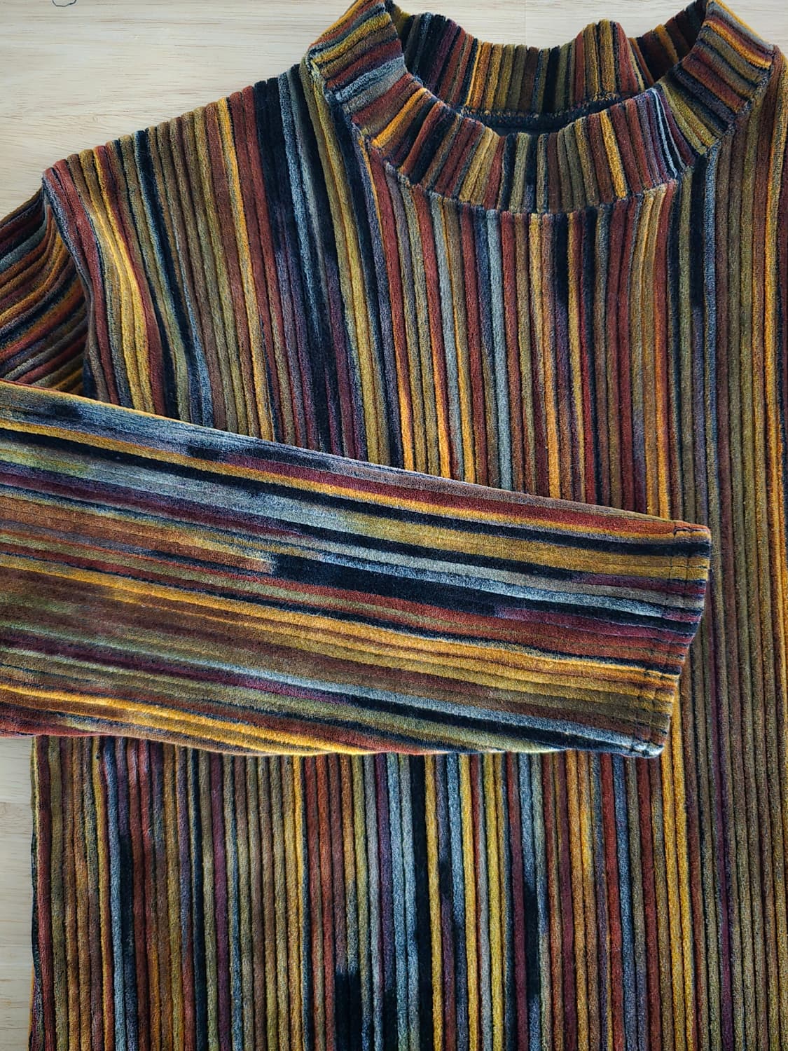 스트라이프 벨벳 텍스처 톱
 상품이미지5