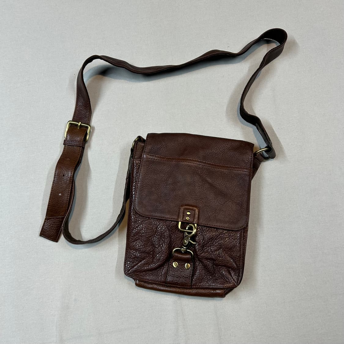 빈티지 레더 가죽 크로스백 브라운 상품이미지1