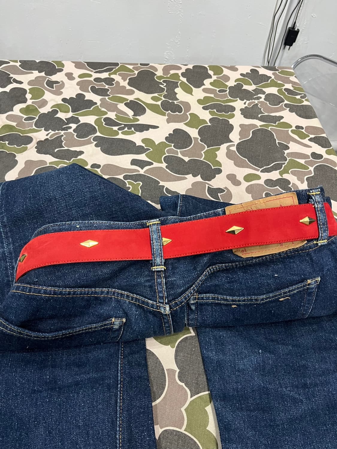 GIVENCHY 지방시 스터드 스웨이드 벨트 상품이미지2