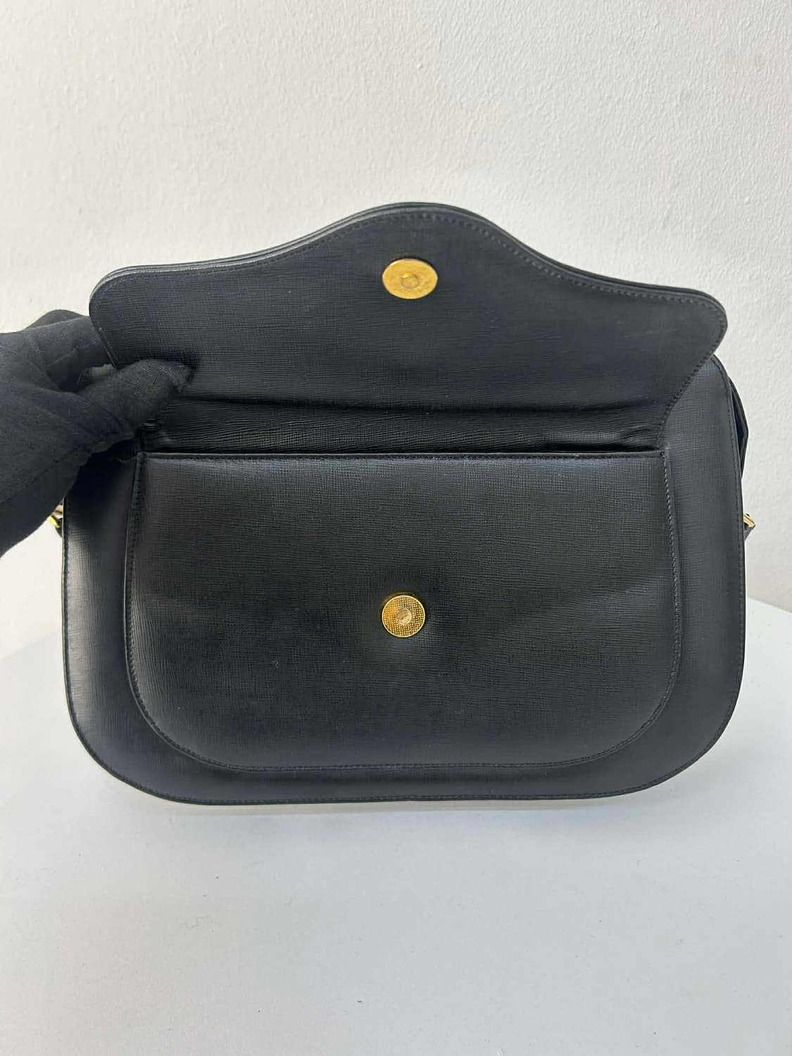 지방시 빈티지 금장 오벌 락 가죽 숄더 크로스백 상품이미지7